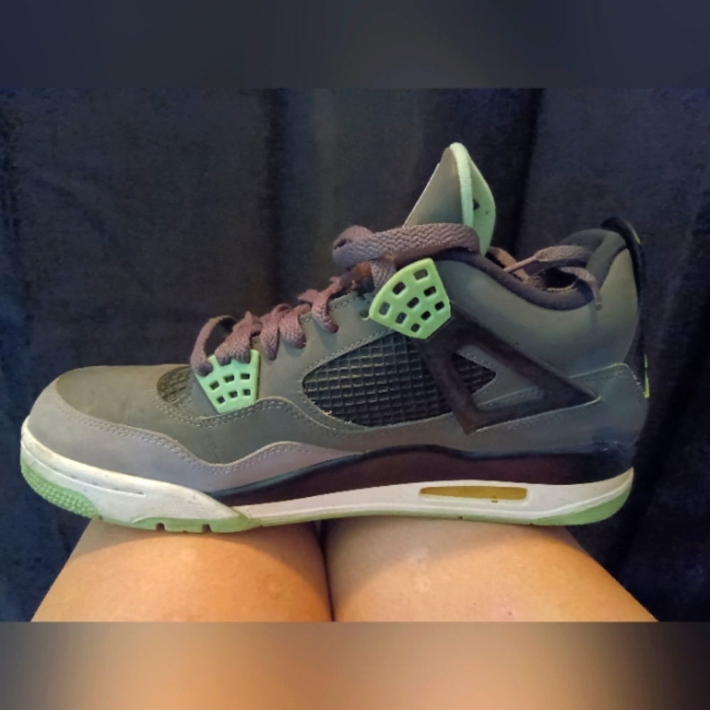Jordan 4 Retro Green Glow size9